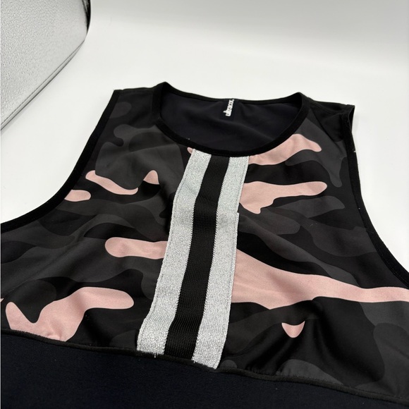 Ultracor Camo Collegiate Sports Bra Yoga Med High Impact Luxury Large Black Pink - Picture 3 of 6